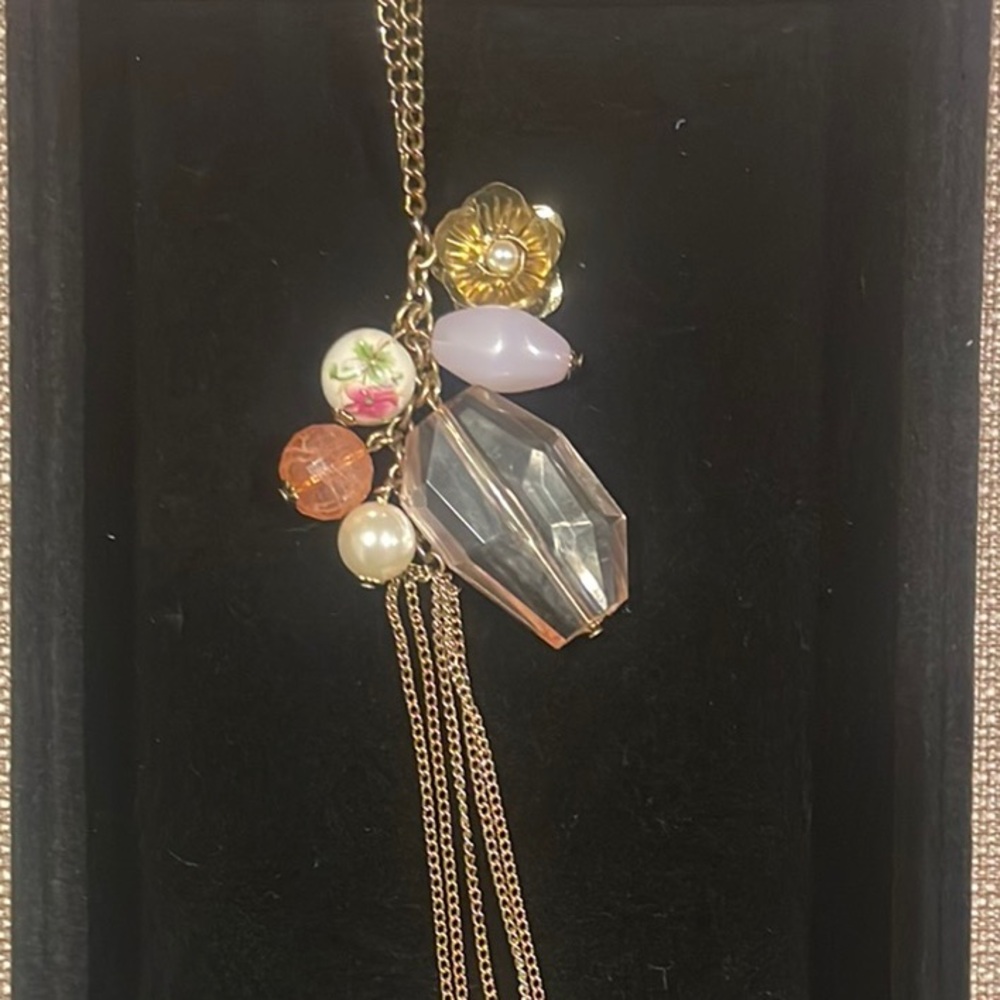 Gold Angelic Pendant Necklace with Dainty Design